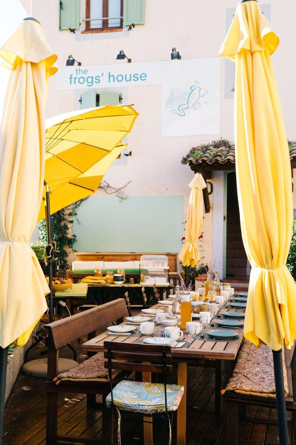 Saint-Jeannet  The Frogs' House - Yoga Retreat Bed & Breakfast エクステリア 写真