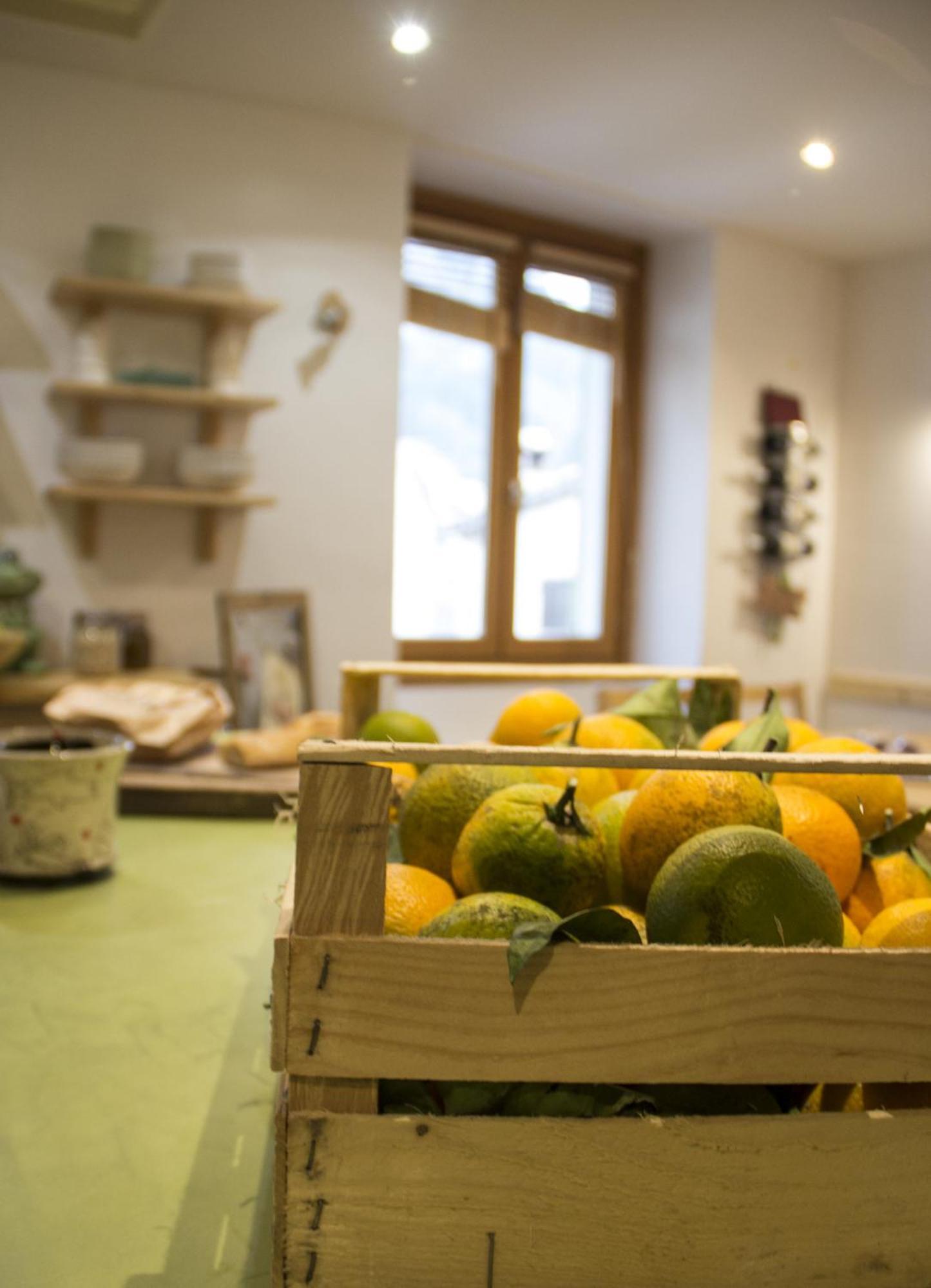 Saint-Jeannet  The Frogs' House - Yoga Retreat Bed & Breakfast エクステリア 写真